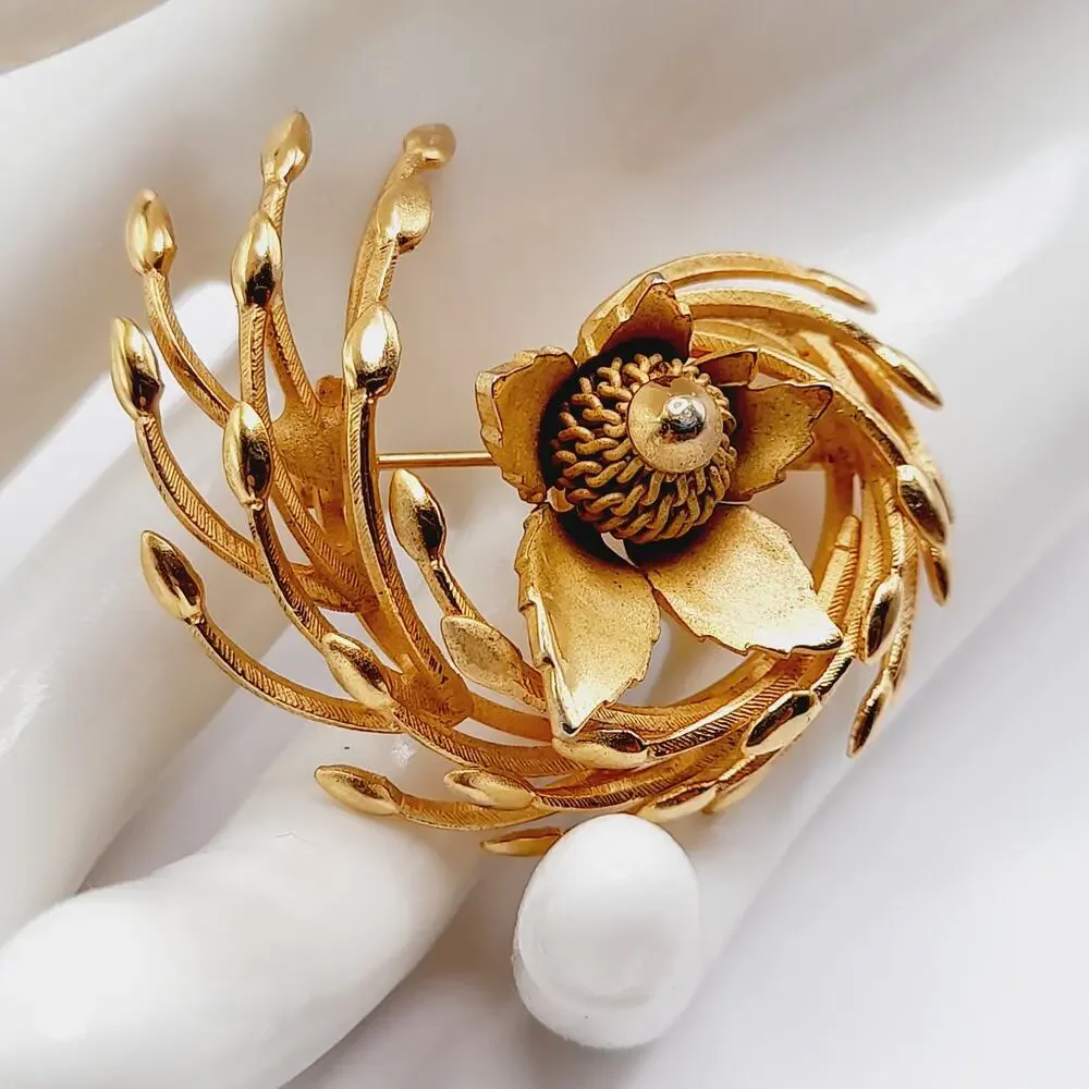 Vintage Gold Tone Floral Brooch, Layered Flower Pin, Mid-Century Jewelry 2
